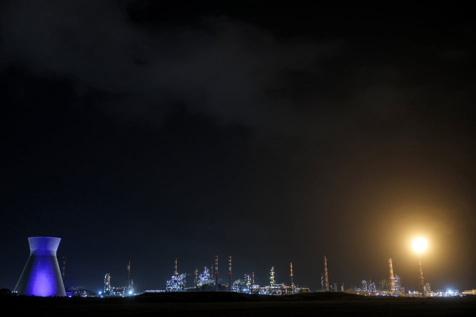 Die Angriffe auf zahlreiche Ölraffinerien im Nahen Osten nehmen weiter zu.