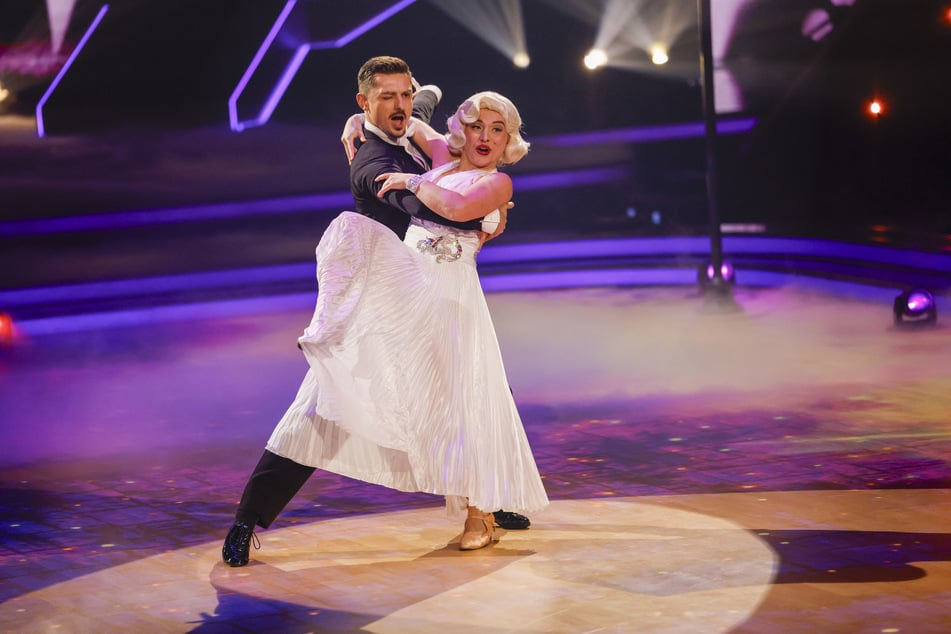 Bibi Heinicke (33) schlüpfte in die Rolle der Marilyn Monroe und präsentierte einen Slowfox zum legendären Hit "I want to be loved by you".