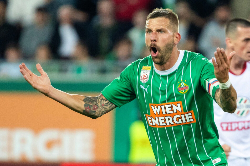 Guido Burgstaller (34) stürmt seit zwei Jahren in seiner Heimat bei Rapid Wien. Das Duell seiner Ex-Vereine FC St. Pauli und FC Schalke 04 wird er sich dennoch nicht entgehen lassen.