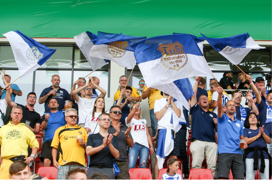 Gemeinsam standen Fans von TuS Dassendorf und Dynamo Dresden schon 2019 beim DFB-Pokalspiel in Zwickau nebeneinander (Archivfoto).