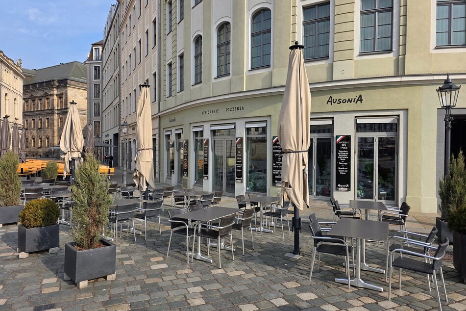 Das "Ausonia" auf dem Neumarkt.