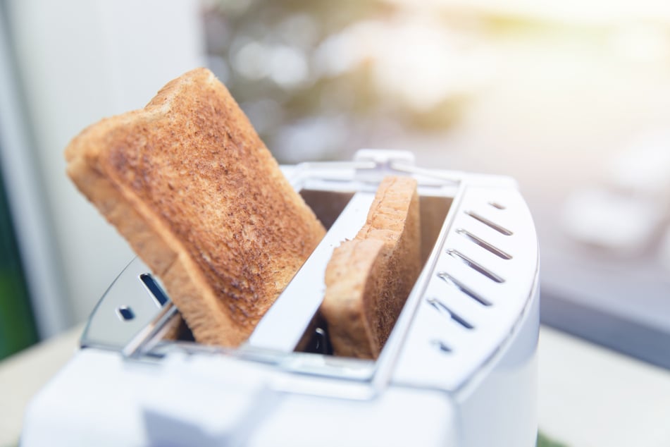 Eine Scheibe Toast zum Frühstück kann lecker sein, aber auch für unangenehme Begleiterscheinungen sorgen. (Symbolbild)