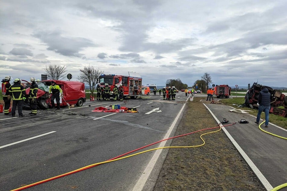 Der 82-Jährige übersah in seinem Lieferwagen offenbar den herannahenden Lastwagen.