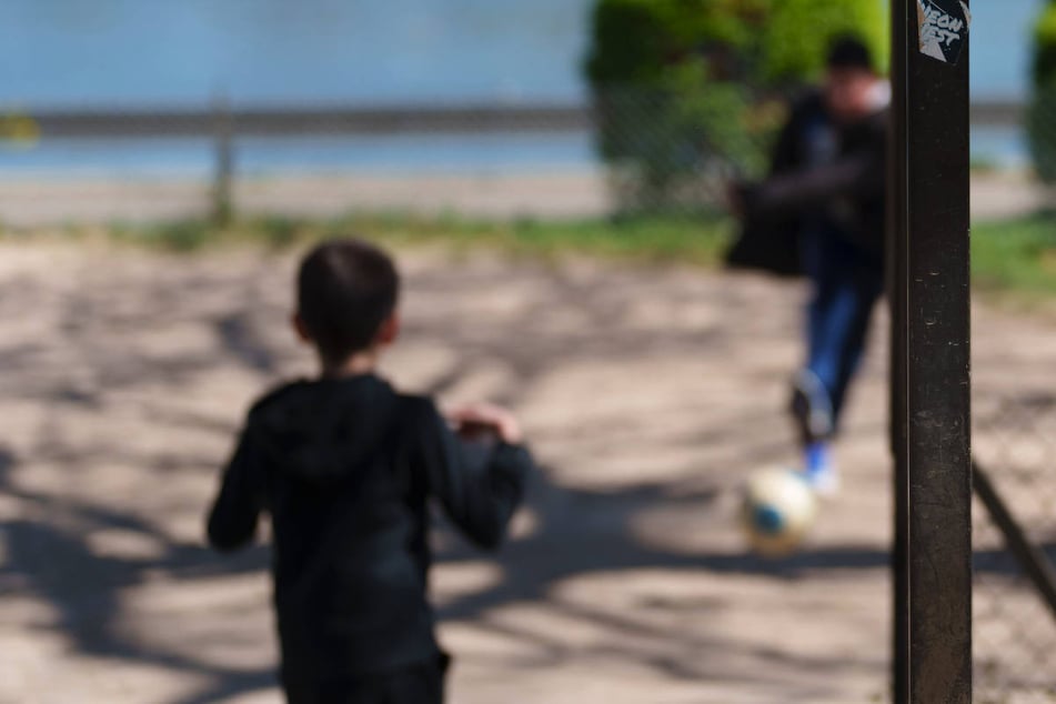 Beim Kicken auf einem Spielplatz in Reinickendorf sind drei Kids aneinandergeraten. (Symbolfoto)