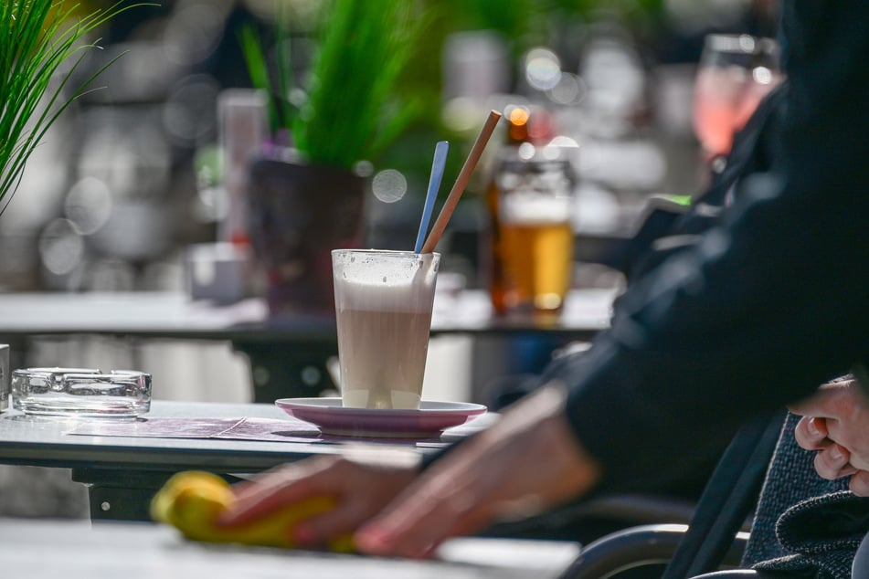Kneipen, Cafés und Restaurants haben in Nordrhein-Westfalen in Sachen Umsatz noch lange nicht wieder das Vor-Corona-Niveau erreicht. (Symbolbild)