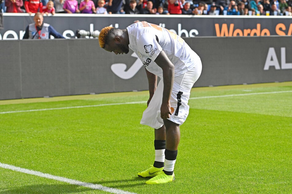 Hose runter! Bayer Leverkusens Victor Boniface (23) zeigte gegen Hoffenheim einen neuen kuriosen Torjubel.