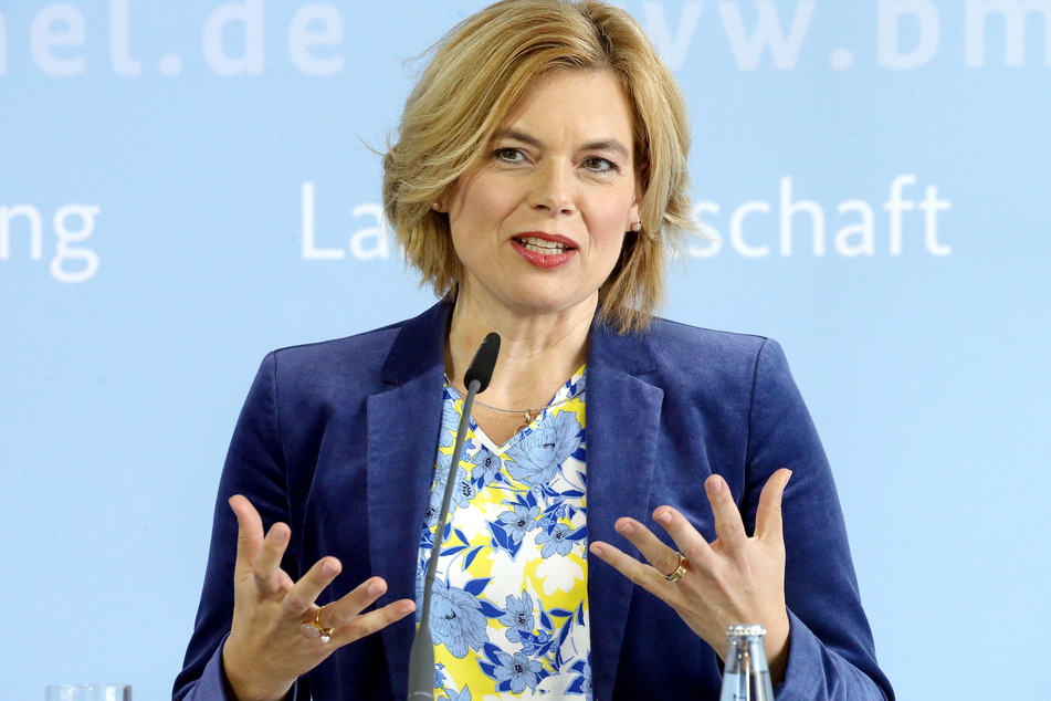 Bundesagrarministerin Julia Klöckner (47) lädt am Freitag zu einem "Branchengespräch" zur Fleischindustrie in Düsseldorf ein.