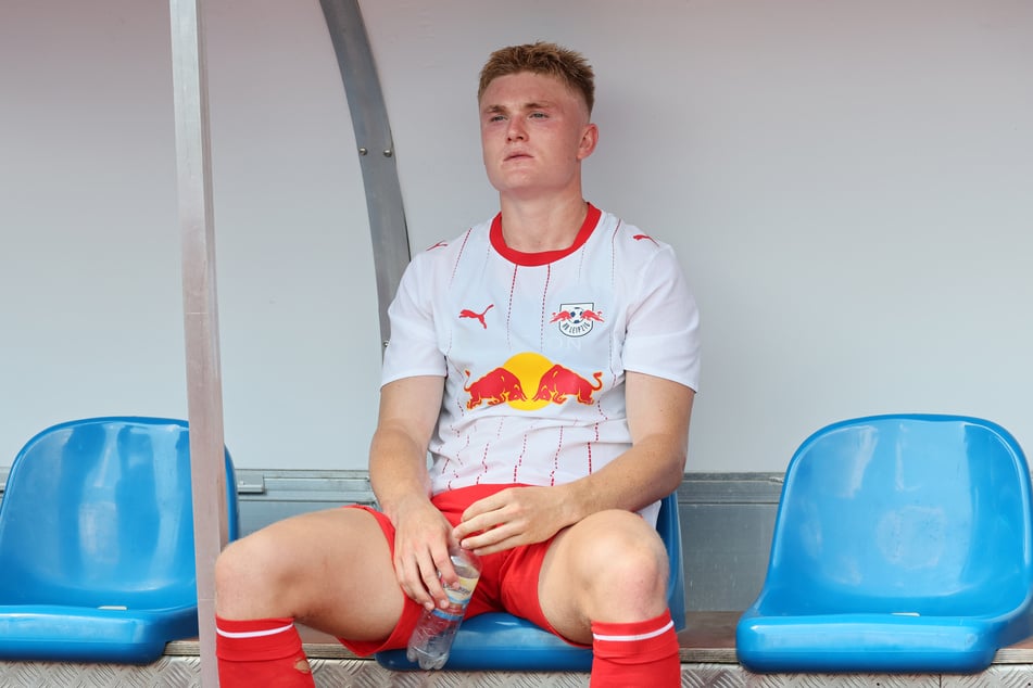 Für Conrad Harder (21), der in der vergangenen Saison schon nur zweite Wahl bei den Roten Bullen war, könnte die Luft in Leipzig dünner werden.