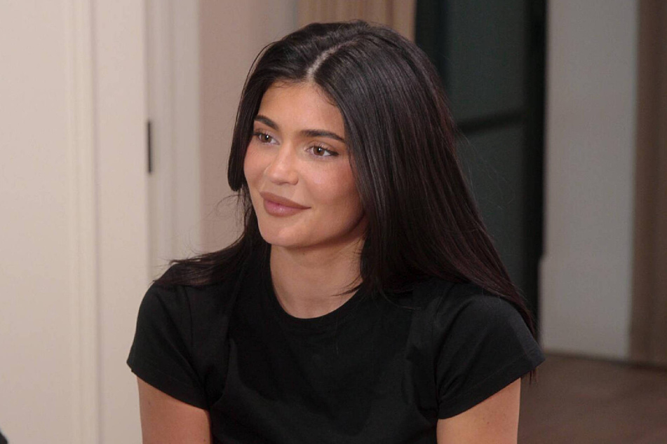 Kylie Jenner broke down in tears while touching on the hurtful online comments about her looks on The Kardashians.