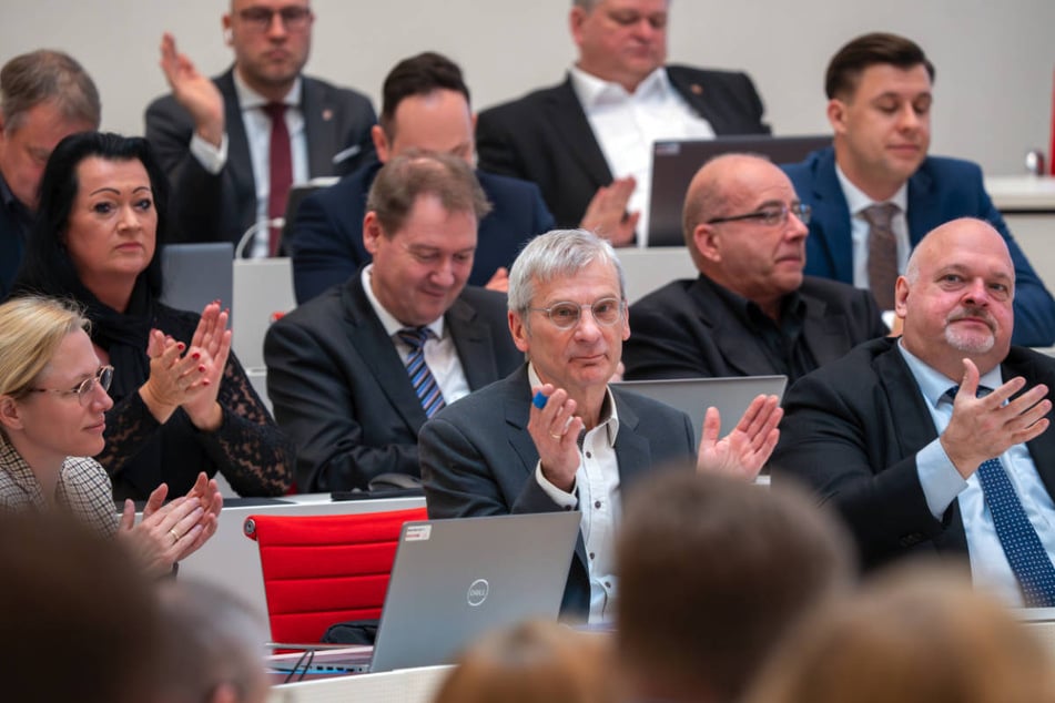 Nicht nur Fraktionschef Hans-Christoph Berndt (69, M.) gilt nach Ansicht des Brandenburger Verfassungsschutzes als rechtsextremistischer AfD-Abgeordneter.