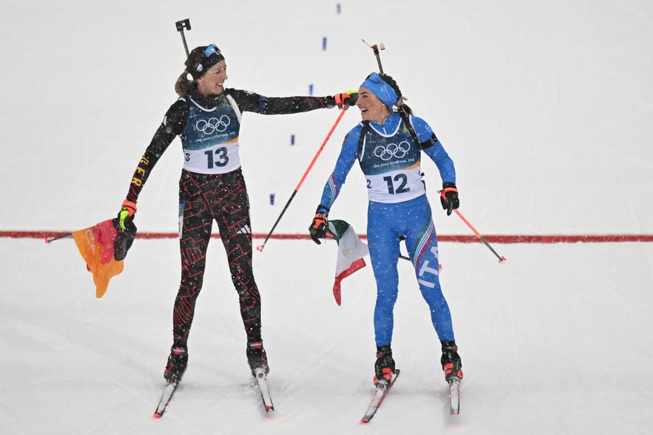 Wierer (r.) bestritt gemeinsam mit Franziska Preuß (32, l.) ihr letztes Biathlon-Rennen bei den Olympischen Winterspielen im Februar.
