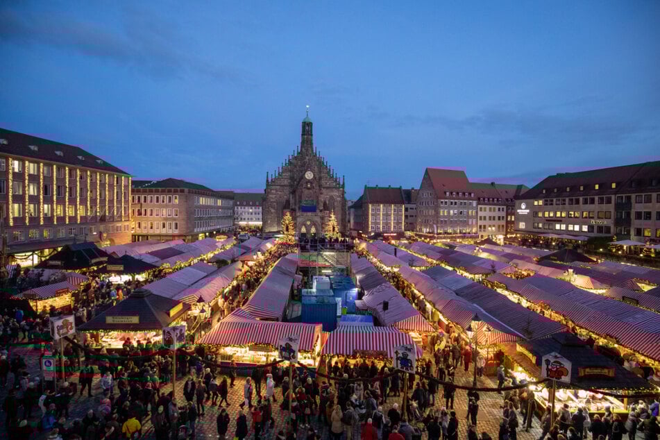 Der Nürnberger Christkindlesmarkt im Jahr 2019. Im folgenden Jahr wurde der berühmte Markt aufgrund der Corona-Pandemie abgesagt.