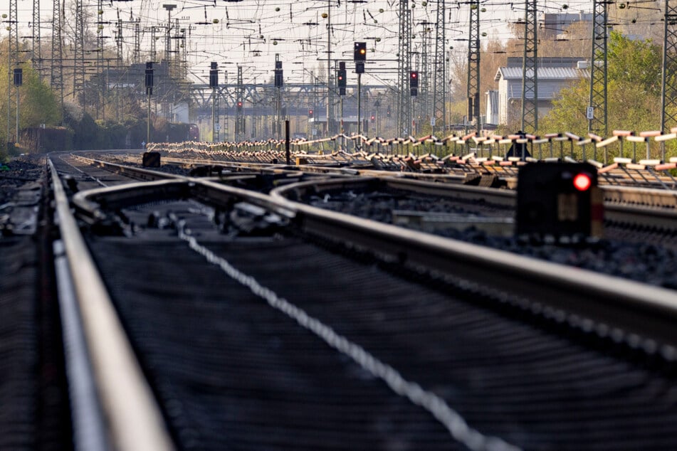 Personal-Probleme bei DB InfraGO behindern den Zugverkehr im Bereich Hoyerswerda. (Symbolfoto)