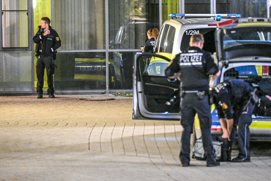 Messerattacke: Messerangriff vor Krankenhaus: Mann verletzt Mitpatienten