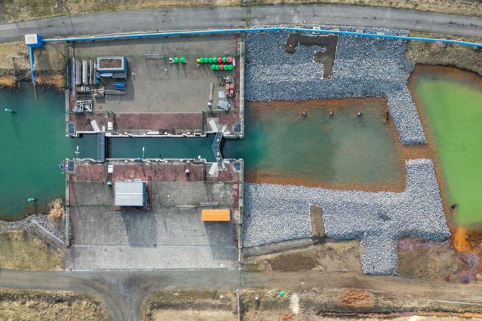 Nach Böschungsrutschungen wurde die Schleuse im Störmthaler Kanal zwischen dem Markkleeberger See und dem Störmthaler See gesperrt.