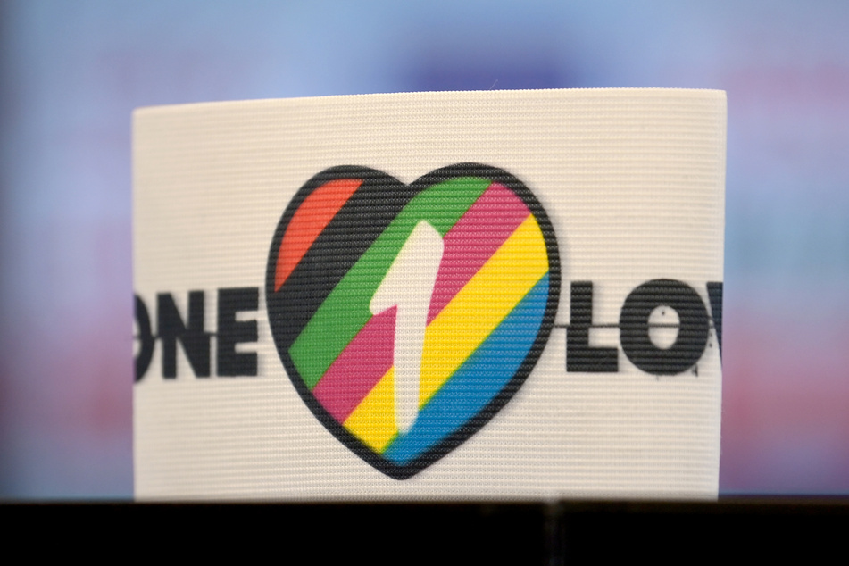 Die "One Love"-Binde ist von der FIFA verboten worden.
