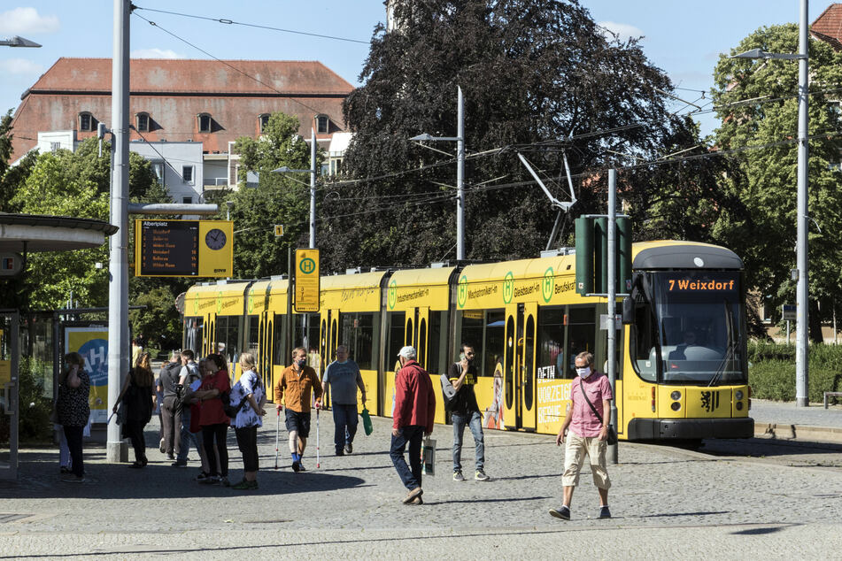 Mit dem neuen Bildungsticket können Dresdens Schüler für 15 Euro pro Monat Busse und Bahnen im gesamten VVO nutzen.