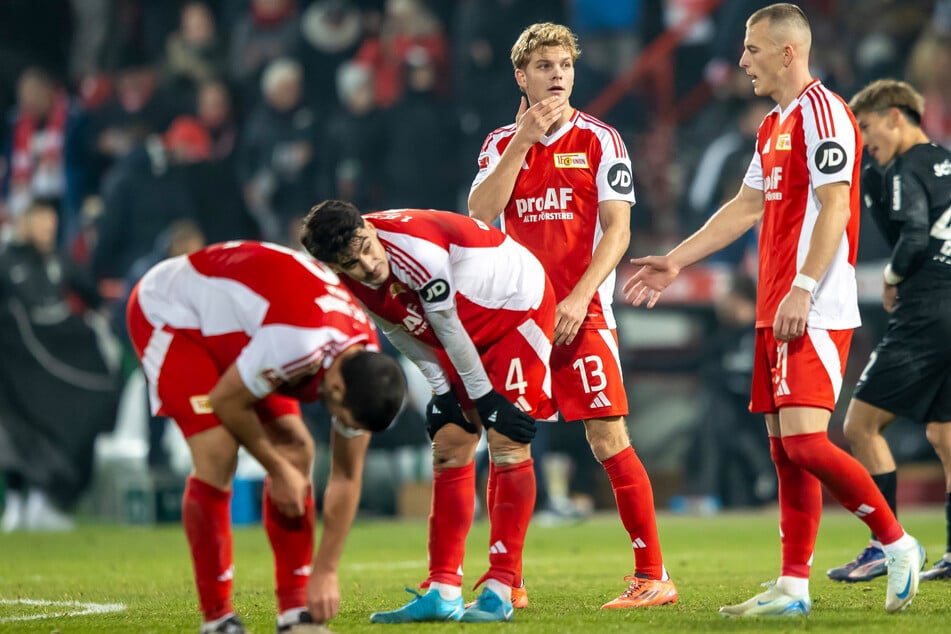 Die Union-Stars um Diogo Leite (25, 2.v.l) und Andras Schäfer (25, 2.v.r.) hatten mit Freiburg Probleme.