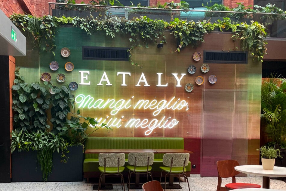 Bei Eataly erwarten Gäste Pizza, Pasta, Feinkost, Kaffee und Wein.