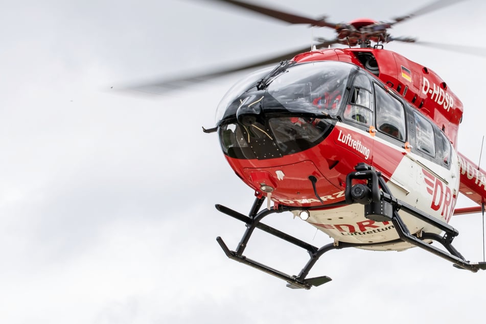 Unfall A3: A3 nach heftigem Unfall zeitweise gesperrt: Mann mit Hubschrauber in Klinik geflogen