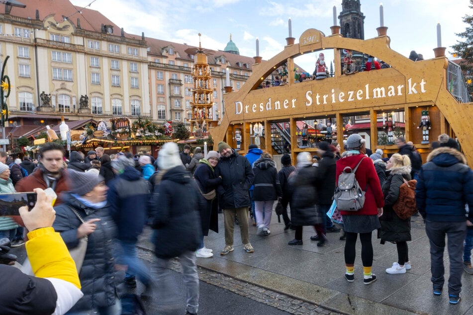 Dresden: Aufgepasst auf dem Weihnachtsmarkt: Diebe schlagen gleich mehrfach zu