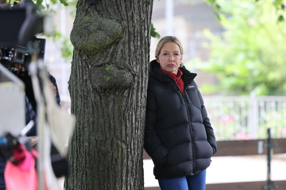 Nina Proll (52) spielt die Rolle einer skrupellosen Immobilienmanagerin.