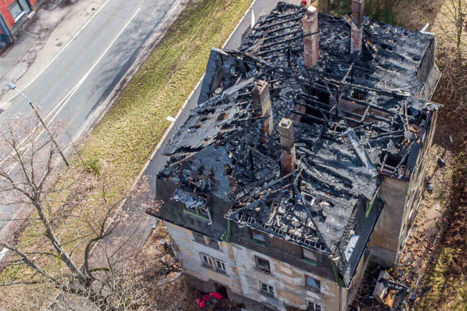 Nach Feuer in Lost Place im Erzgebirge: Polizei ermittelt wegen Brandstiftung!