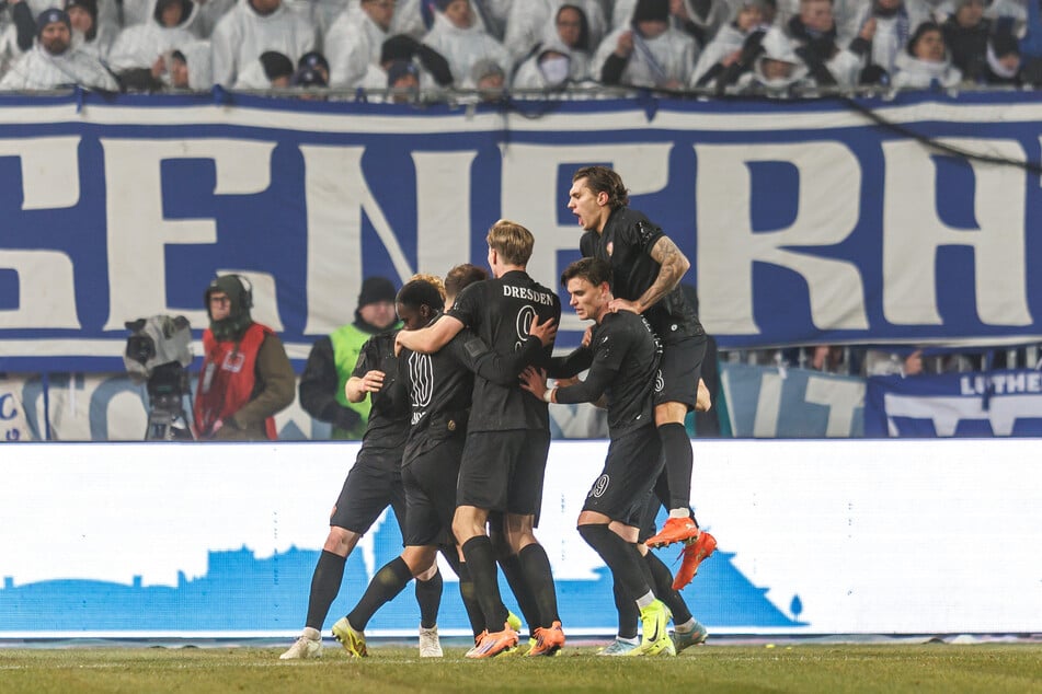 Gegen Magdeburg durfte Dynamo Dresden nicht nur eigene Tore feiern, sondern auch mehrere Alu-Treffer der Hausherren.