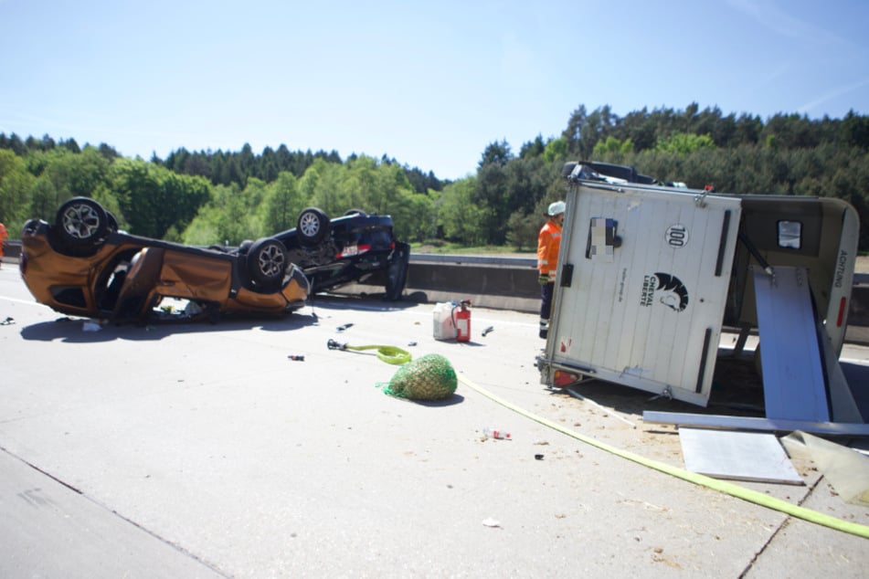 Ursache des Unfalls auf der A7 war ein missglückter Spurwechsel, der eine Kettenreaktion auslöste.