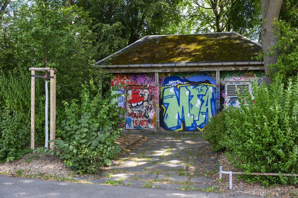 Die Sanierungsarbeiten am Pavillon an der Brückenstraße haben begonnen.