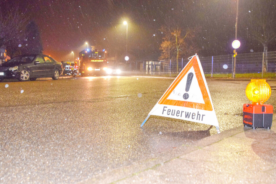 Die Einsatzkräfte fanden in der Wohnung kanisterweise Chemikalien.