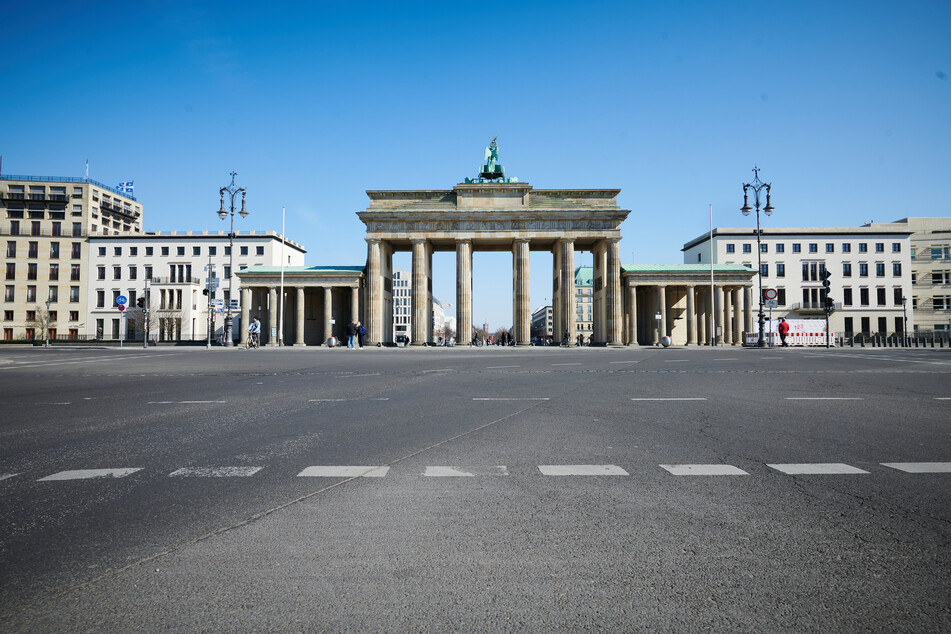 Auf dem Platz des 18. März soll am Samstag ein einmonatiges "Demokratie-Camp" in Form eines Zeltlagers aufgebaut werden.
