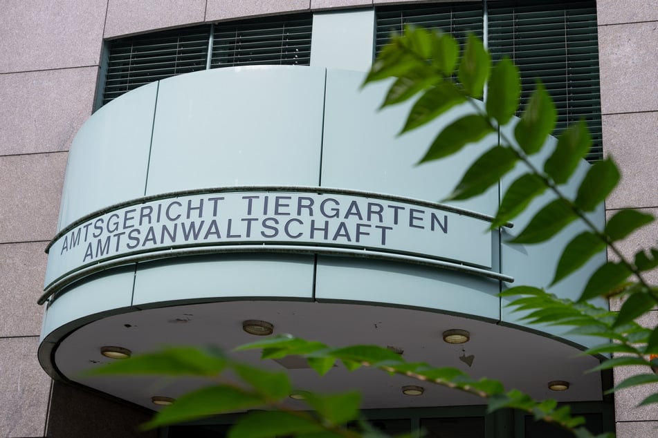 Der Verteidiger hat vor dem Amtsgericht Tiergarten auf eine Strafe von zweieinhalb Jahren plädiert.