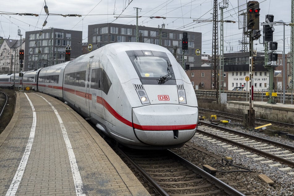 Am Ulmer Hauptbahnhof musste ein ICE geräumt werden. (Symbolfoto)
