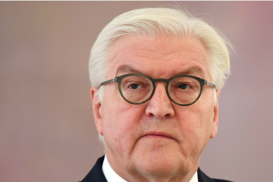 Bundespräsident Frank-Walter Steinmeier (64) mit ernster Miene.