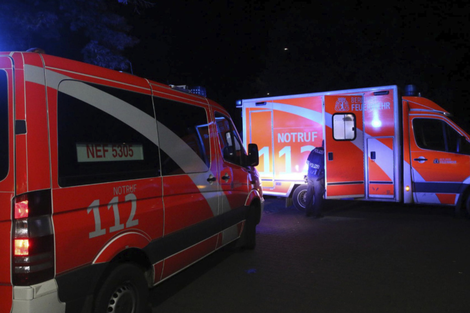 Rettungskräfte am Einsatzort in Niederschöneweide.