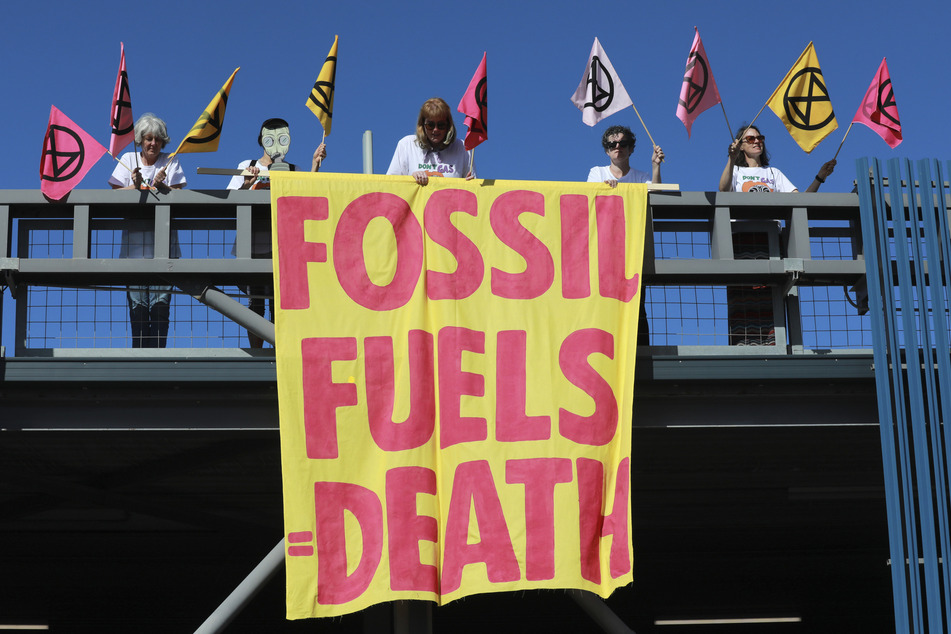 Weltweit protestieren Klimaaktivisten für den sofortigen Stopp der Förderung fossiler Brennstoffe. (Symbolbild)