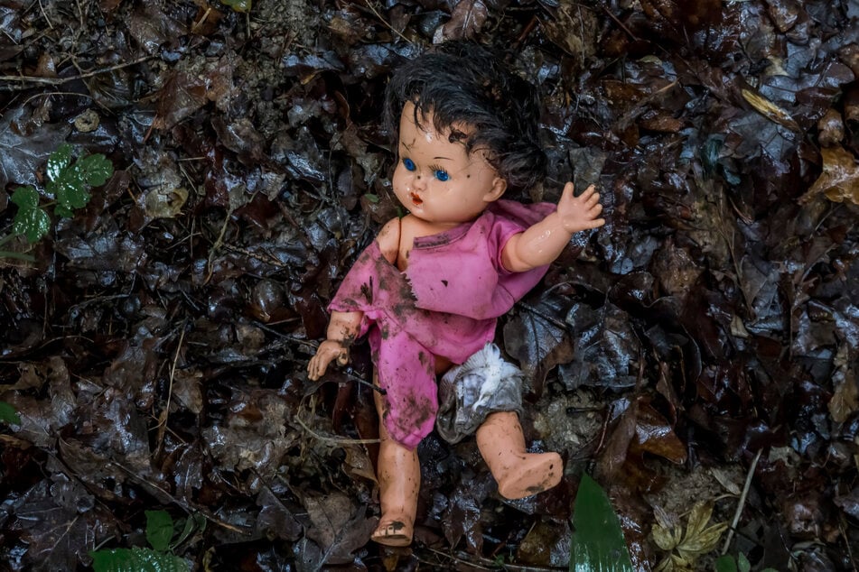 In einem Alter, in dem Kinder noch für Jahre mit Puppen spielen, wollte einer der Täter bereits eine sexuelle Beziehung mit dem Opfer. (Symbolbild)