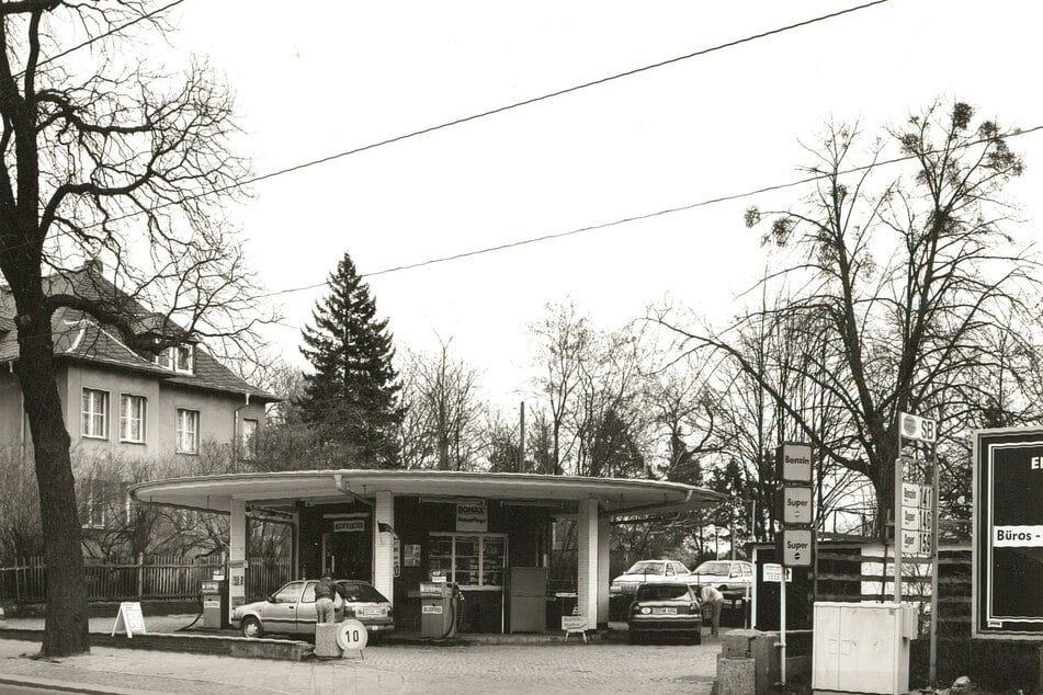 Eine Aufnahme von 1993: Die Bezeichnung "Minol-Tankstelle" geht auf die Nutzung während der DDR-Zeit durch den VEB Minol zurück.