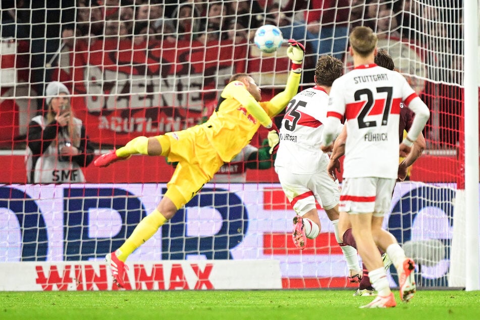 Bei beiden Stuttgarter Toren war Peter Gulacsi im Tor der Leipziger chancenlos.