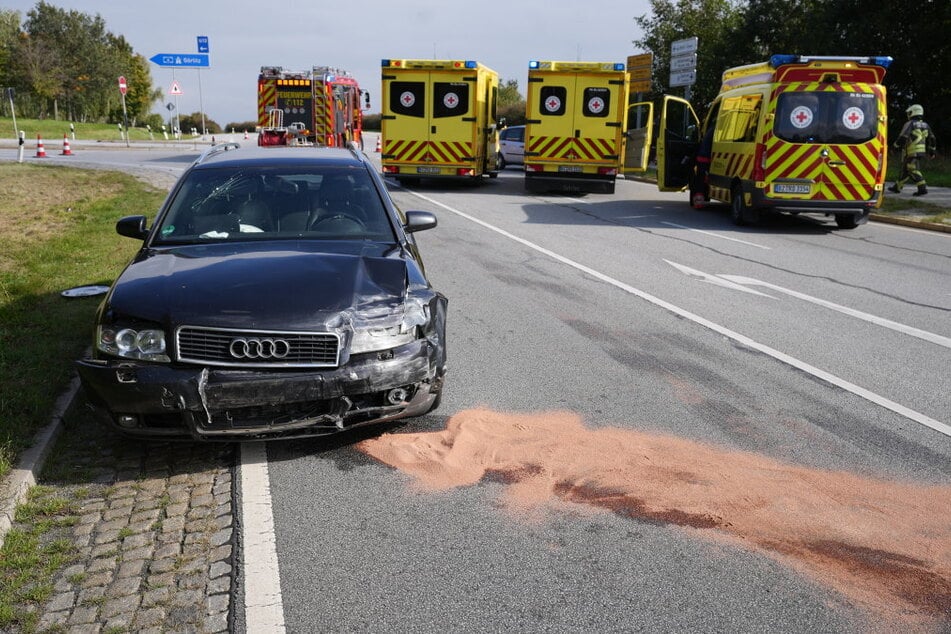 Beide Fahrzeuge wurden stark beschädigt.