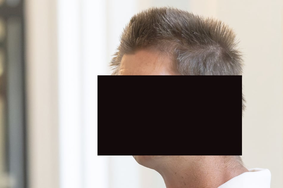 Kinder-Sexpuppen extra "ohne Öffnungen" bestellt: Maler sucht vor Gericht nach Ausreden