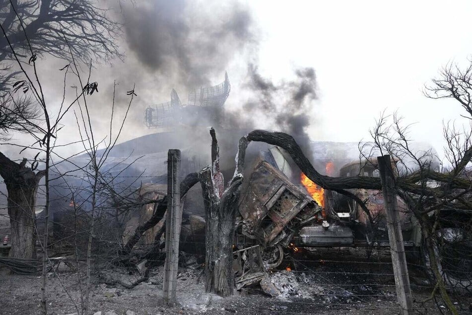 Beschädigte Militäranlagen in der ukrainischen Stadt Mariupol.