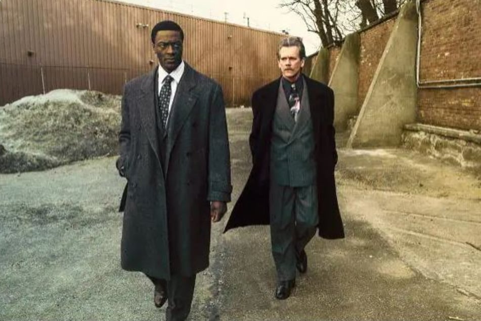 Aldis Hodge (l.) und Kevin Bacon in City on a Hill.