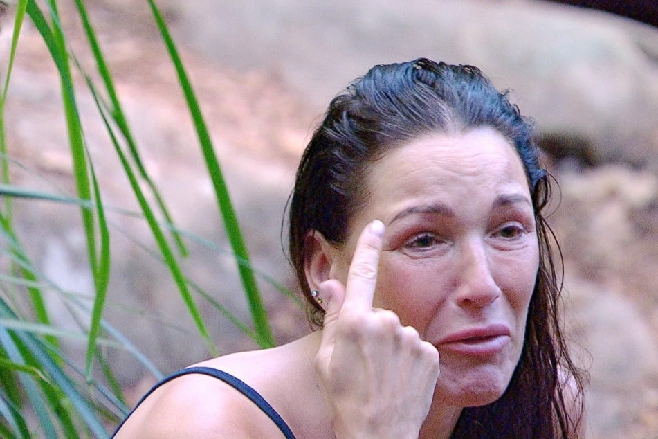 Simone Ballack (49) äußert sich im Dschungelcamp gegen Gil Ofarim (43).