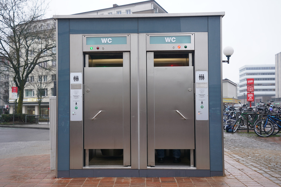 In Hamburg stehen seit einiger Zeit Unisex-Toiletten. Die Stadt fördert den Betrieb jährlich mit mehreren Millionen. (Symbolbild)