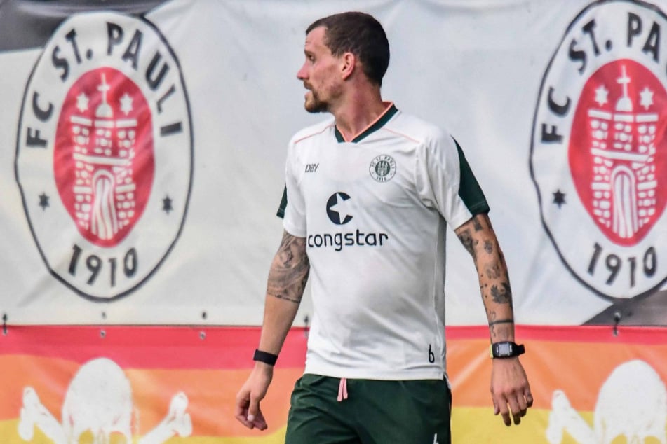 Neuzugang Simon Zoller (30) drehte bislang mehr Runden um den Trainingsplatz des FC St. Pauli, als das er mit seinen neuen Teamkollegen auf dem Rasen stand.