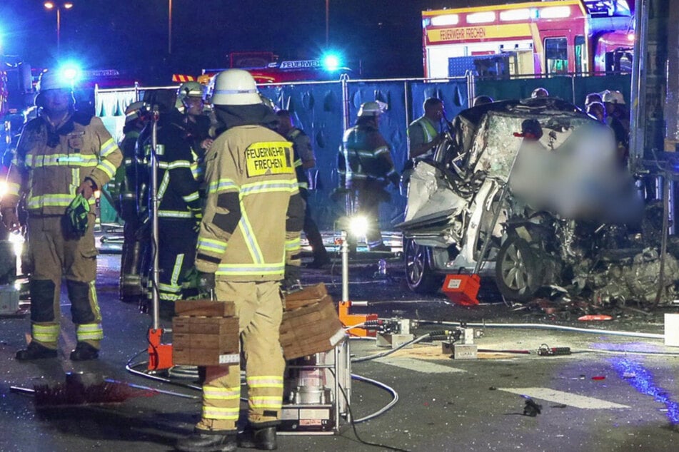 Unfall A4: Auf Rastplatz: 53-Jähriger gerät mit Auto unter Lkw und stirbt in Flammen-Wrack!