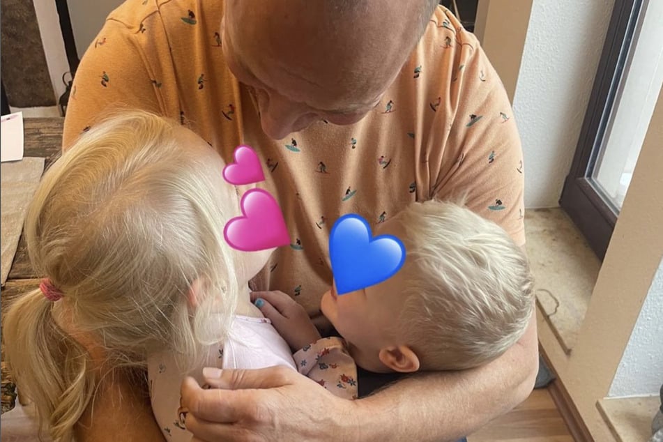 Auf Instagram versucht Mike Blümer (56), die Identität seiner Kinder zu verbergen.
