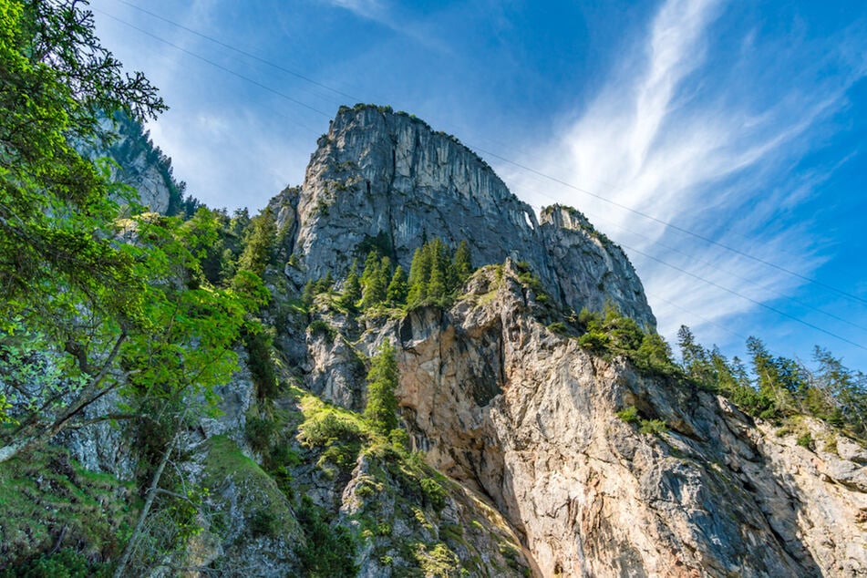 Der Klettersteig am Tegelberg ist relativ steil und erfordert viel Kraft. (Archivbild)
